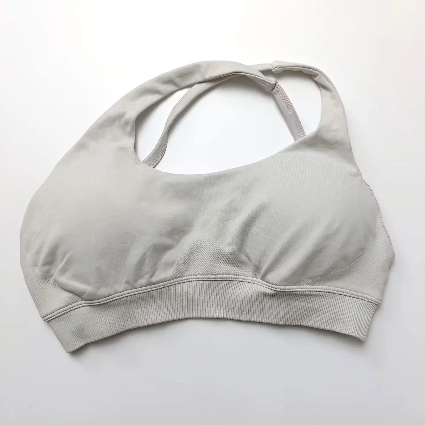 NCLAGEN Active Top – Asymmetrisch, elegant & perfekt fürs Workout. Stylisch, stützend & nahtlos. Rückenausschnitt & maximaler Komfort