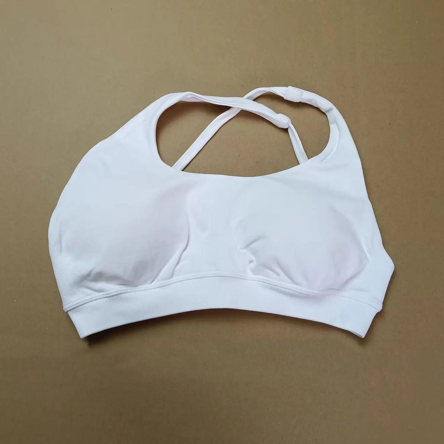 NCLAGEN Active Top – Asymmetrisch, elegant & perfekt fürs Workout. Stylisch, stützend & nahtlos. Rückenausschnitt & maximaler Komfort